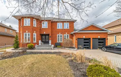 Detached in Whitby