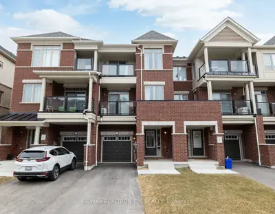 Att/Row/Townhouse in Oshawa