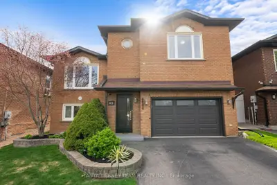 Detached in Whitby