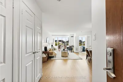 Condo Apartment in Pickering