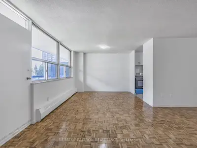 5 Glamorgan Avenue 509, Toronto E04, On M1p 4p1