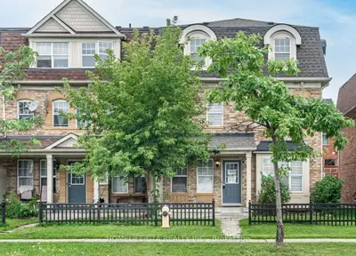 Att/Row/Townhouse in Toronto