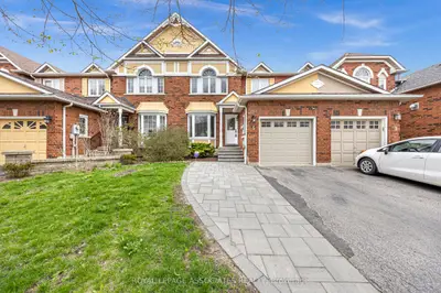 Att/Row/Townhouse in Ajax