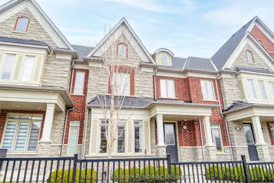 Att/Row/Townhouse in Ajax