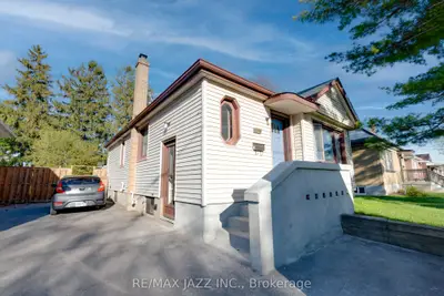 Detached in Oshawa