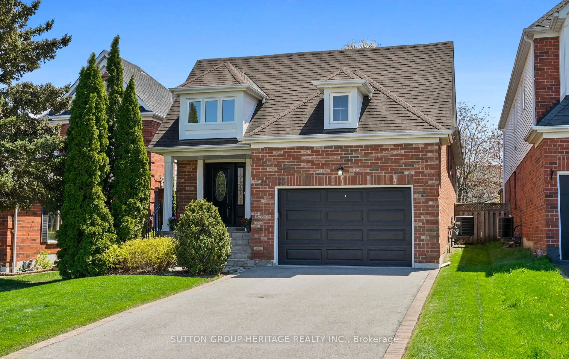33 Southwell Avenue, Whitby, ON L1P 1N4