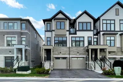 Att/Row/Townhouse in Oshawa