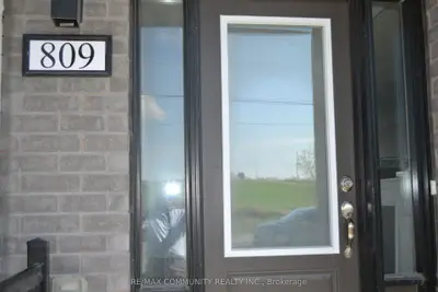 Att/Row/Townhouse in Oshawa