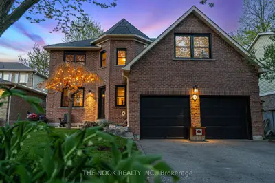 Detached in Whitby