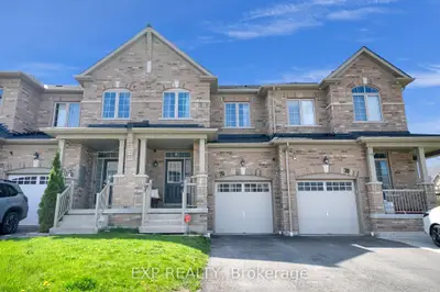 Att/Row/Townhouse in Whitby