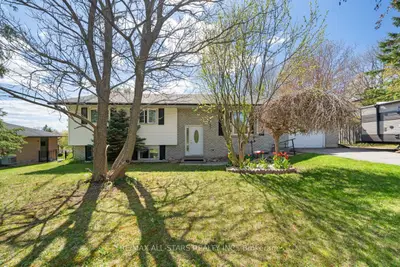 Detached in Scugog