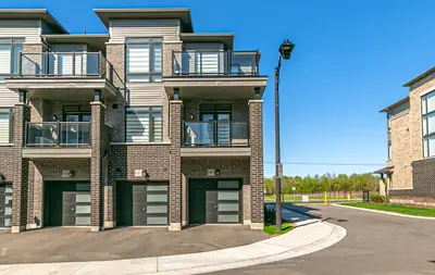 Condo Townhouse in Whitby