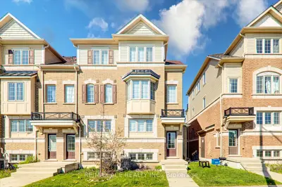 Condo Townhouse in Oshawa