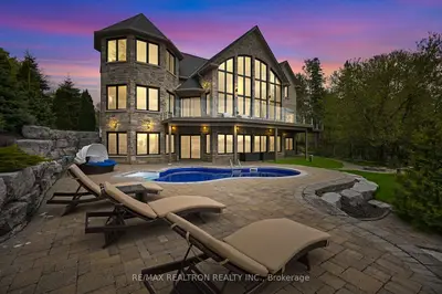 Detached in Scugog