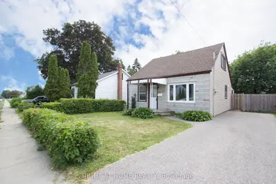Detached in Oshawa