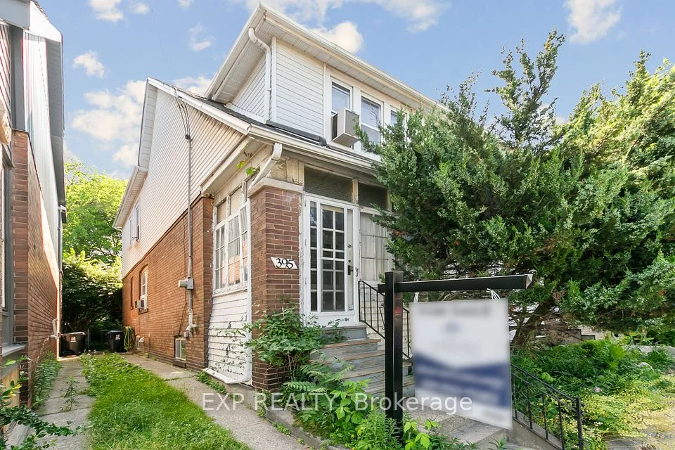 395 Woodbine Avenue, Toronto E02, ON M4L 3P7