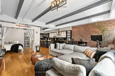 Condo Apartment in Toronto