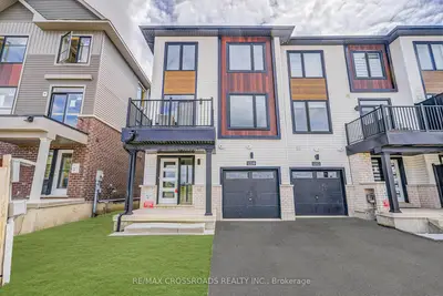 Att/Row/Townhouse in Oshawa