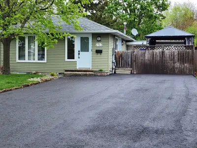Duplex in Oshawa