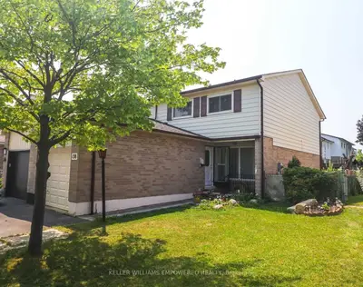 Att/Row/Townhouse in Toronto
