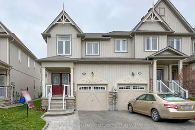 Condo Townhouse in Clarington
