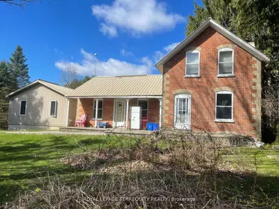Detached in Whitby