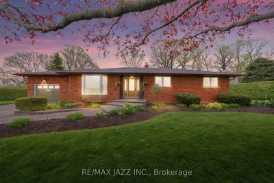 Detached in Scugog