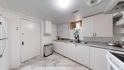 230 Roxborough Avenue, Oshawa, On L1g 5w9
