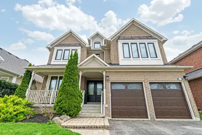 Detached in Whitby