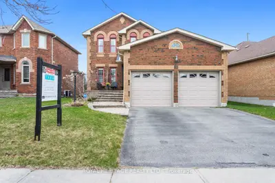 Detached in Whitby