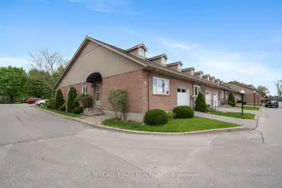 Common Element Condo in Scugog