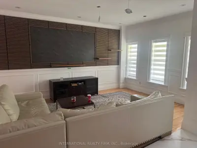 Att/Row/Townhouse in Toronto