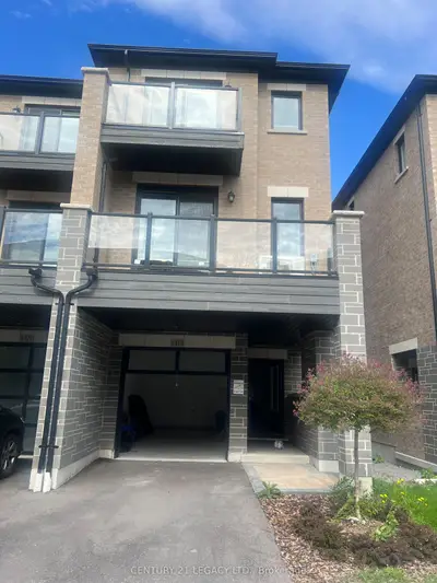 Att/Row/Townhouse in Oshawa