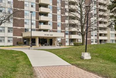 Condo Apartment in Ajax