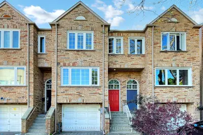 Att/Row/Townhouse in Toronto