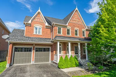 Detached in Whitby