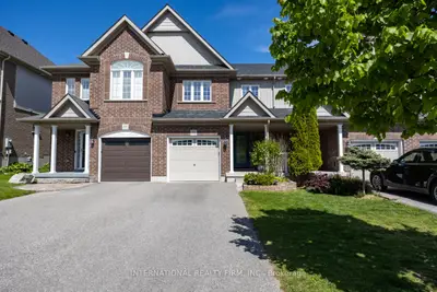 Att/Row/Townhouse in Clarington