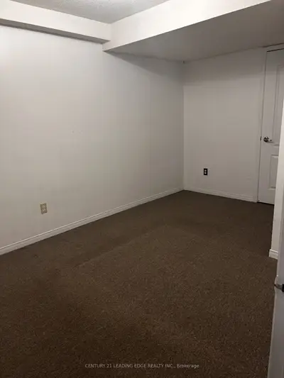 Att/Row/Townhouse in Toronto