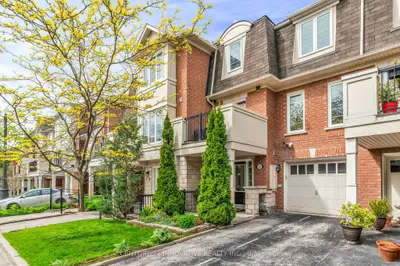 Att/Row/Townhouse in Toronto