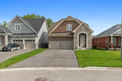 Detached in Scugog
