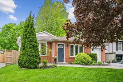 Detached in Whitby