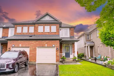 Att/Row/Townhouse in Whitby