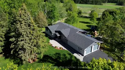 Detached in Whitby