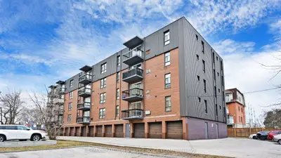Condo Apartment in Toronto