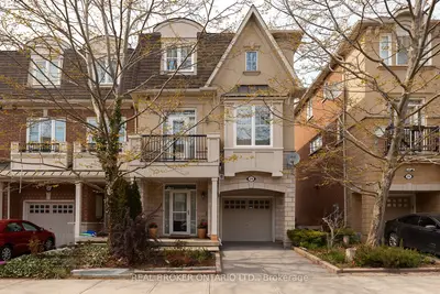 Att/Row/Townhouse in Toronto
