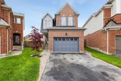 Detached in Whitby