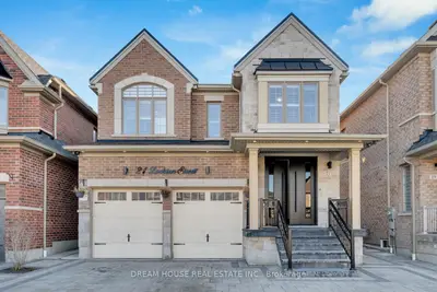 Detached in Whitby