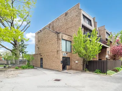 Condo Townhouse in Toronto