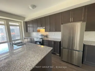Att/Row/Townhouse in Ajax