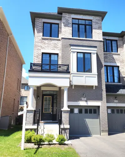 Att/Row/Townhouse in Whitby